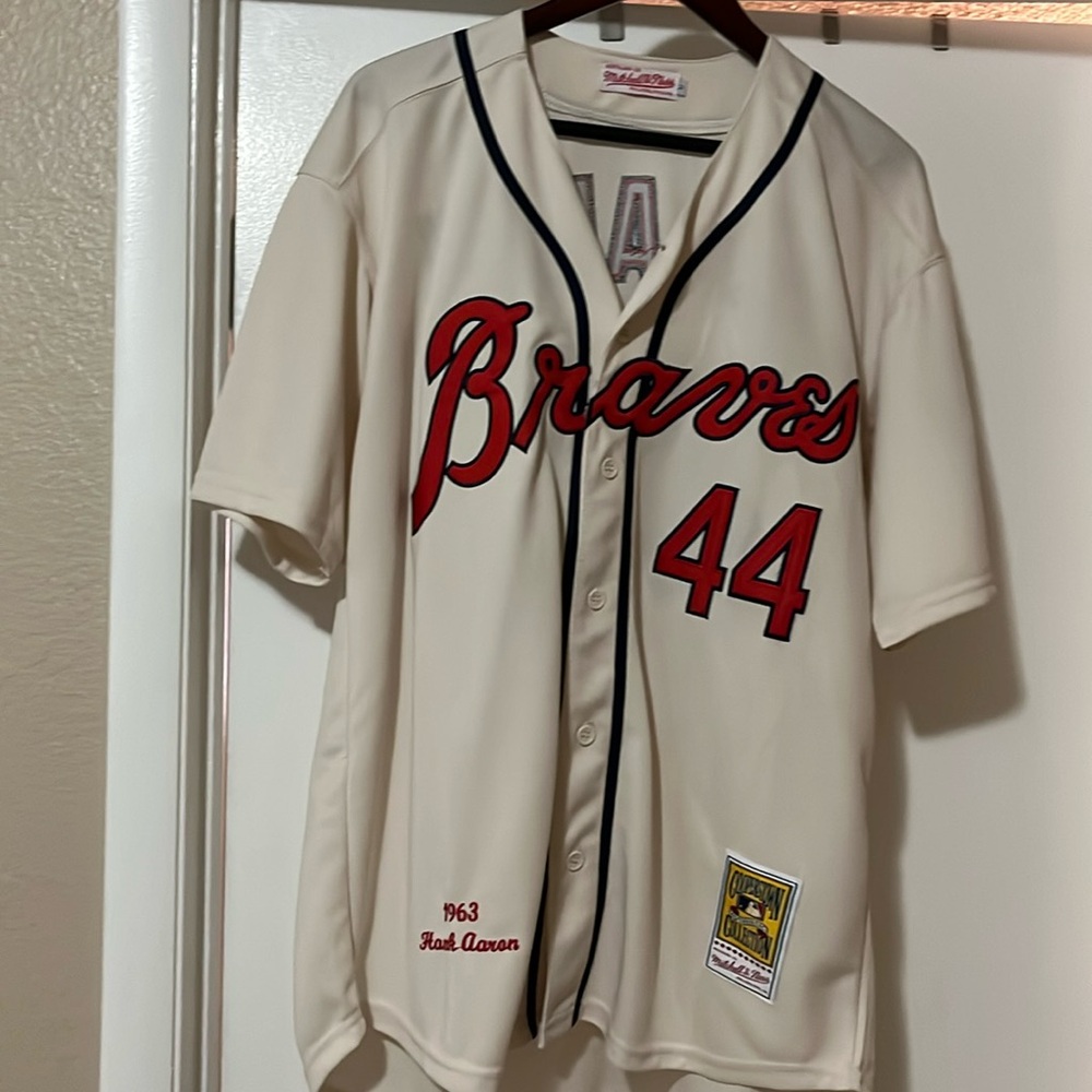 Braves jersey with Hank Aaron number